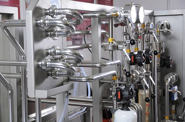 Ví dụ về ứng dụng của inox 304 trong đồ dùng nhà bếp và inox 201 cho nội thất