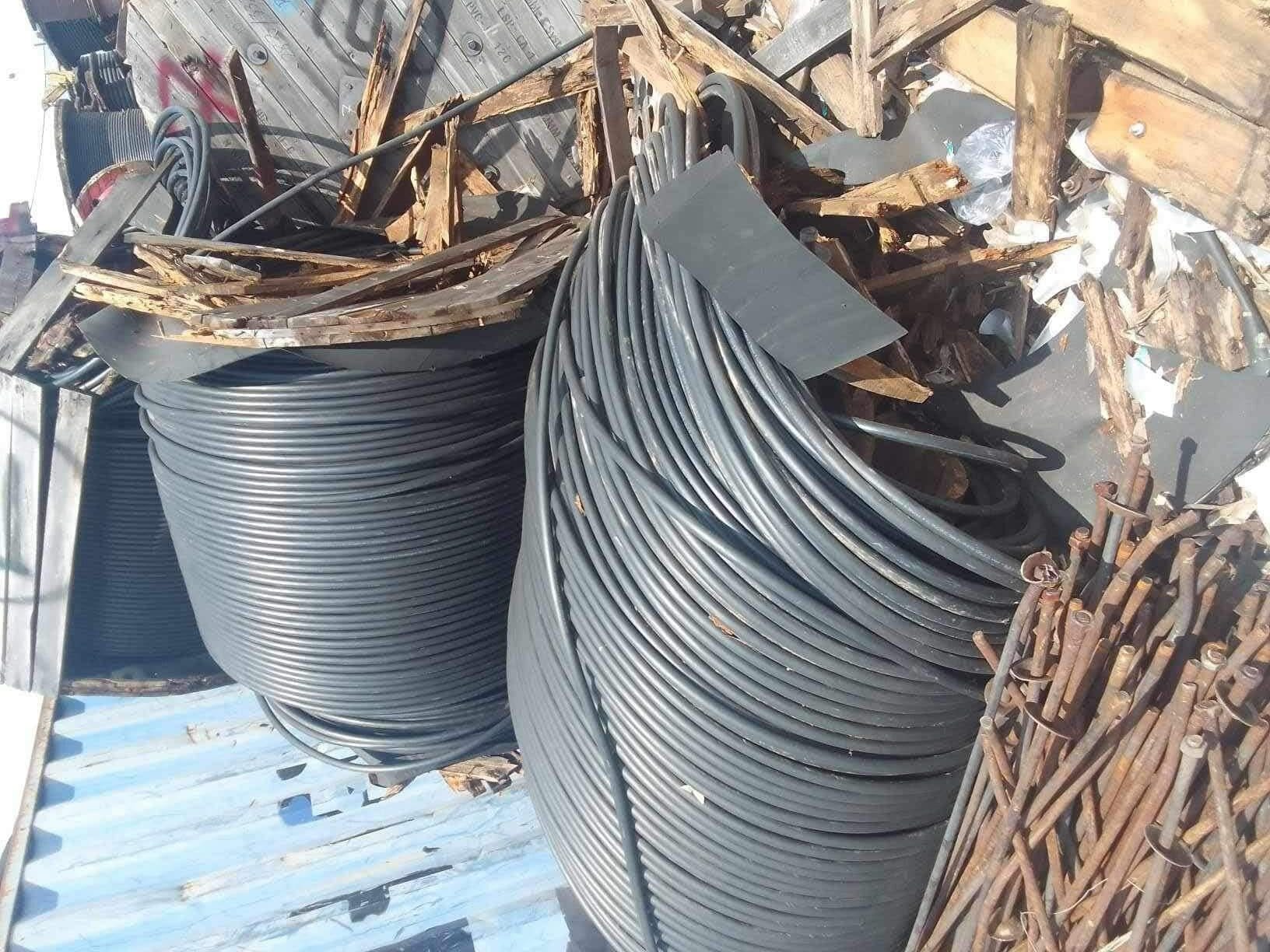 Đồng và dây điện phế liệu tại công trình