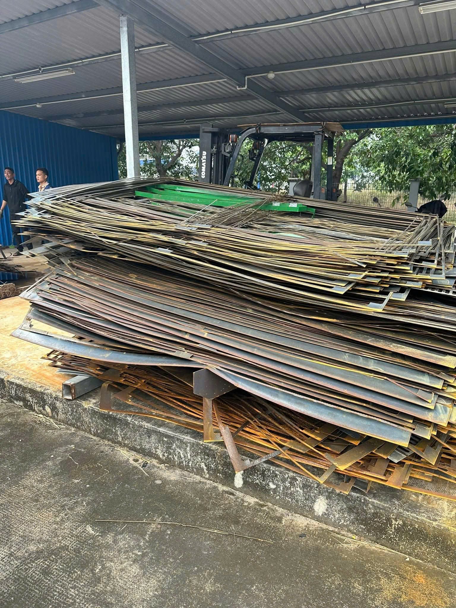 Nhôm phế liệu từ cửa và vật tư công trình
