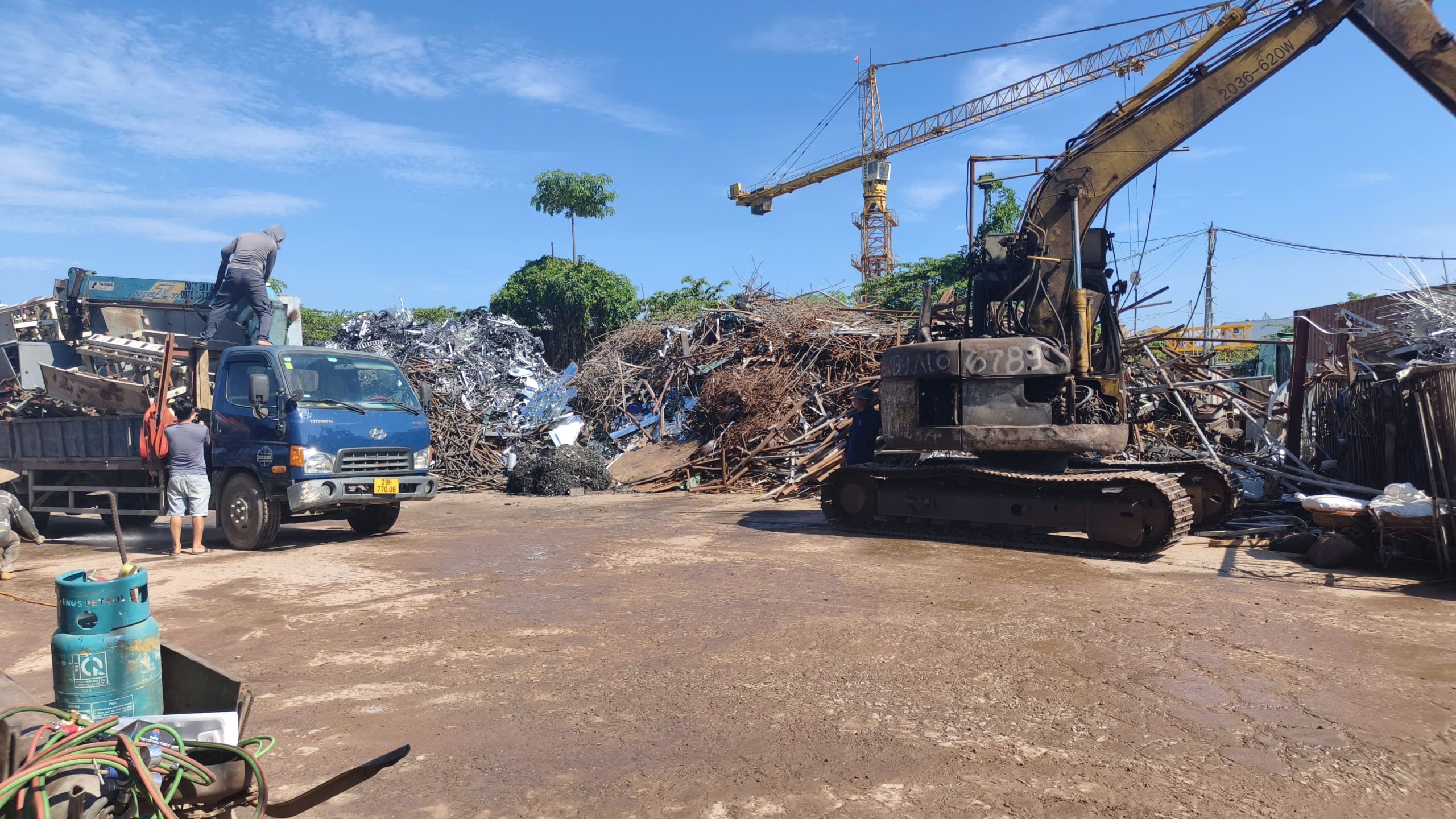 Xe cẩu Đức Tín