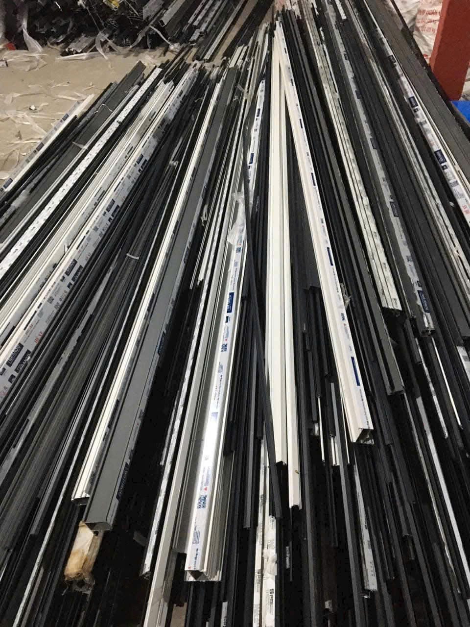 Khung cửa nhôm cũ phát sinh từ công trình