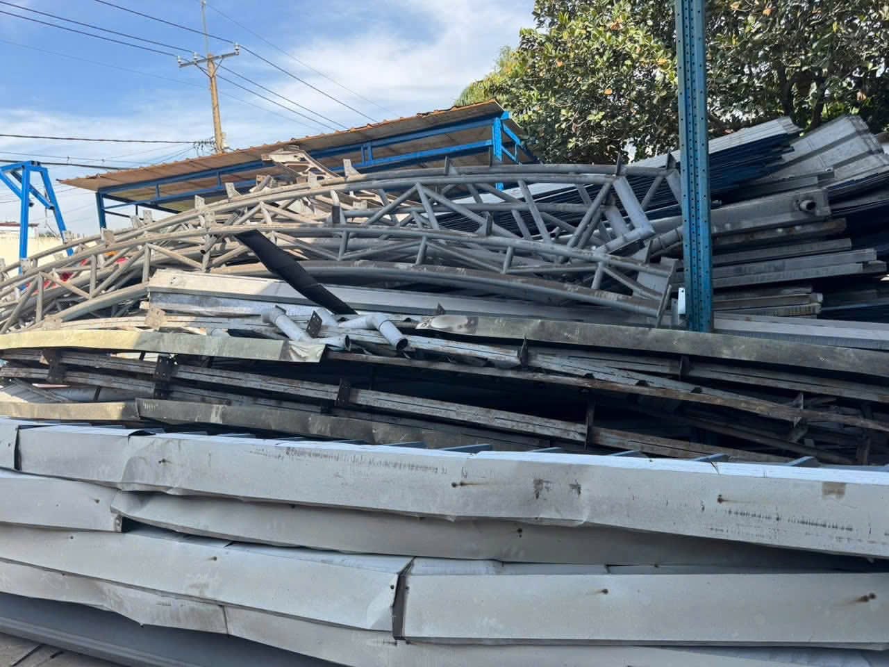 Sắt hộp phế liệu công trình