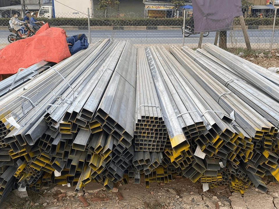 Sắt hộp cũ bị gỉ