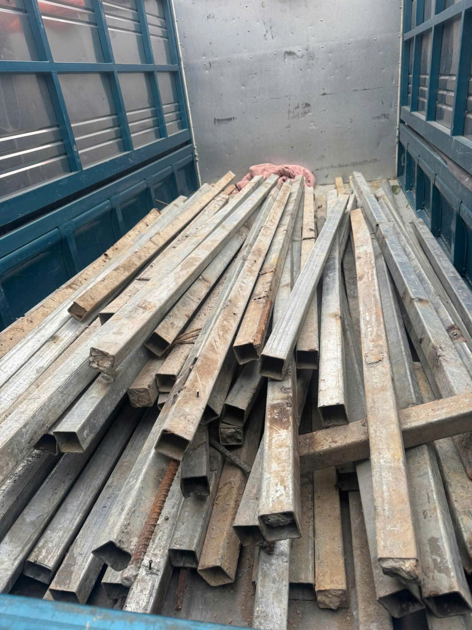 Thu mua sắt hộp cũ